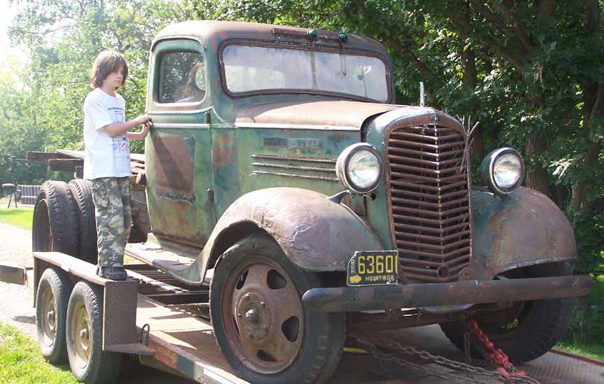 Maple Leaf Truck